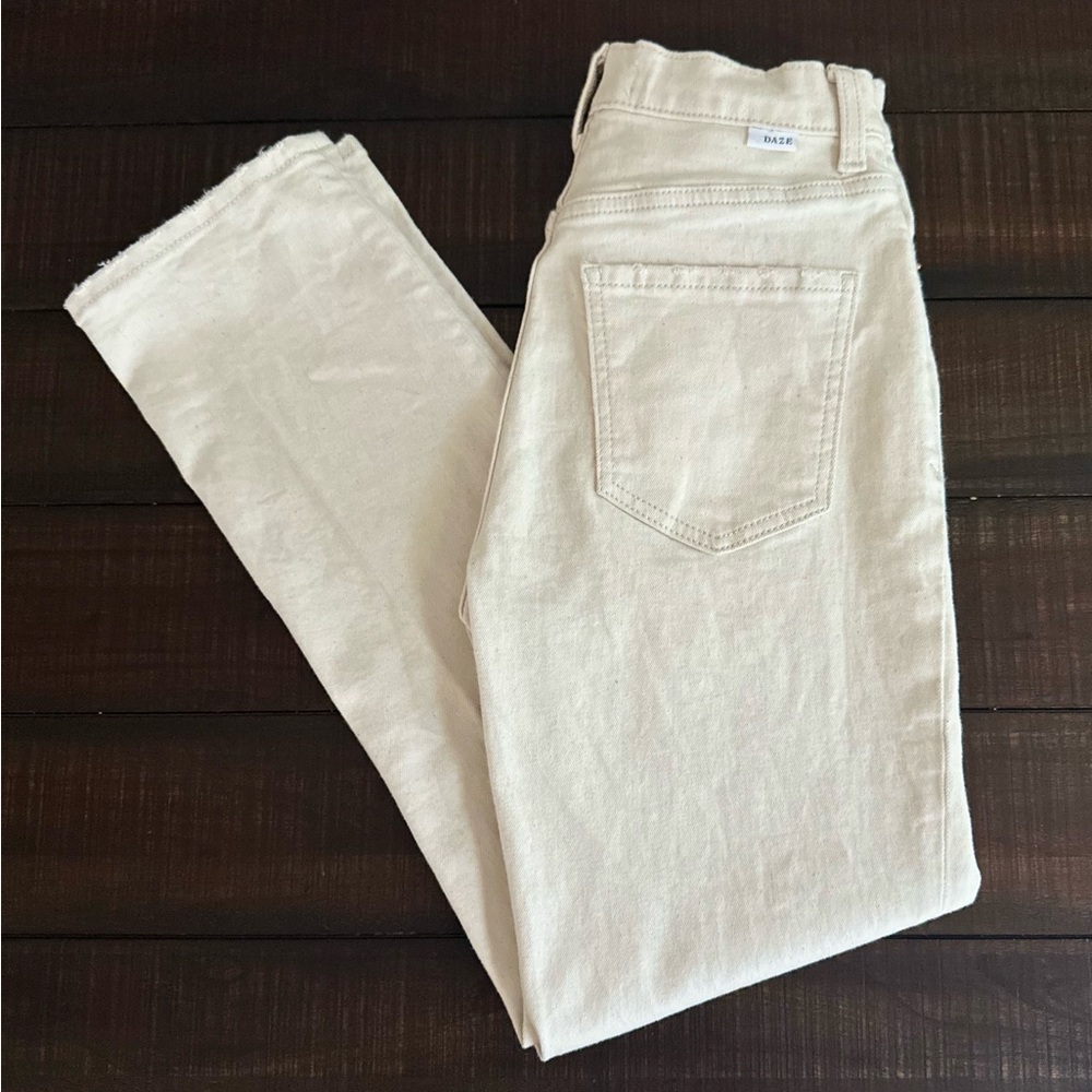 DAZE Denim Ivory Cropped Ankle Skinny Straight Leg